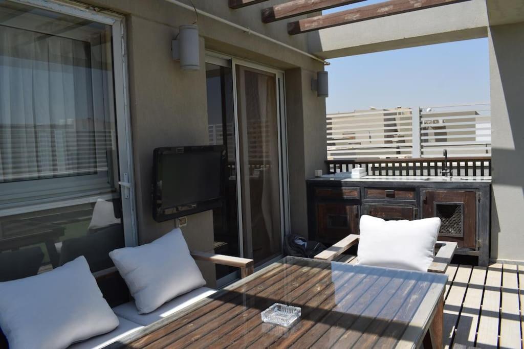The White Pent !