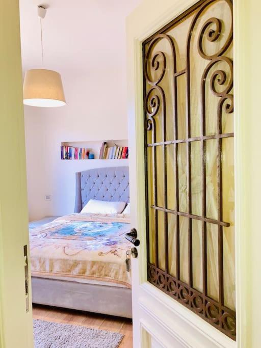 The White Pent ! *