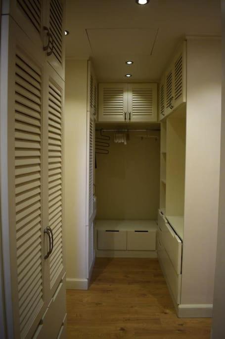 The White Pent !