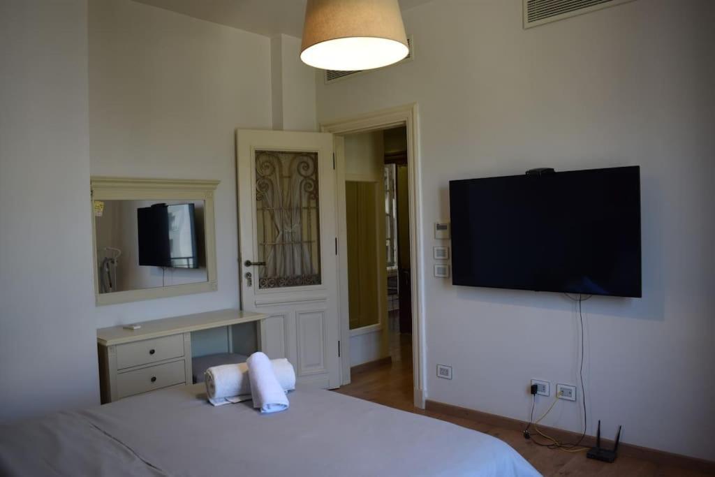 The White Pent ! * Cairo